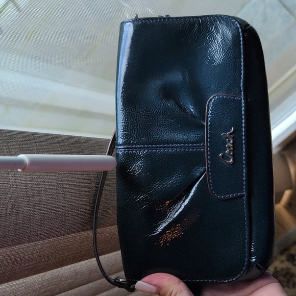 Coach Teal Patent Leather Pleated Wristlet EUC 8.5 X 5 - Picture 1 of 11